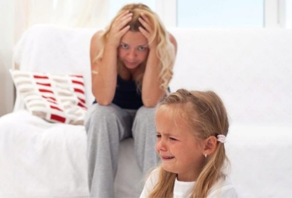 Часто от истерик ребенка нервничают и сами родители