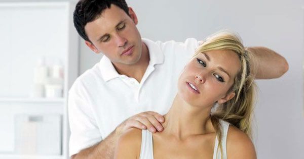 Чтобы избавиться от боли в области шеи можно сделать расслабляющий массаж