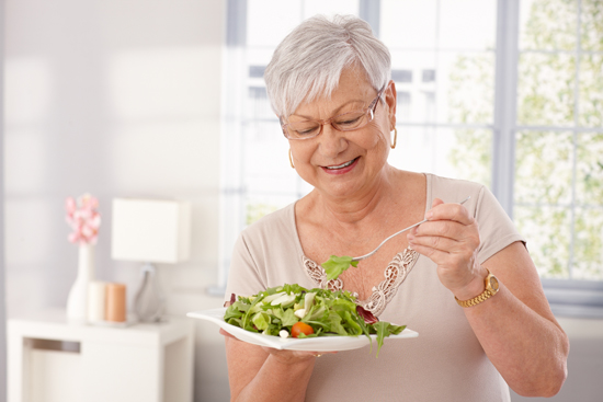 В возрасте после 50 лет стоит отдать предпочтение здоровому питанию