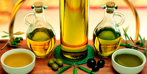 Оливковое масло желательно принимать по утрам натощак по столовой ложке