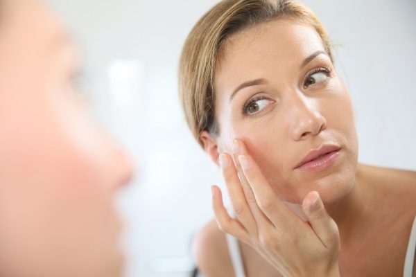 Причины шелушения кожи лица могут быть самыми разными