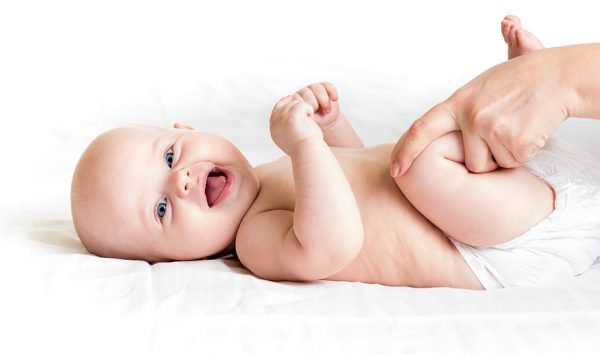 Лечением запора у новорожденного ребенка должен заниматься только лечащий врач