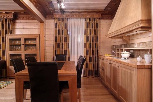 Классические шторы с геометрическим рисунком Источник: http://kitchenguide.su/dizain/idei/shtory-dlya-kuxni.html