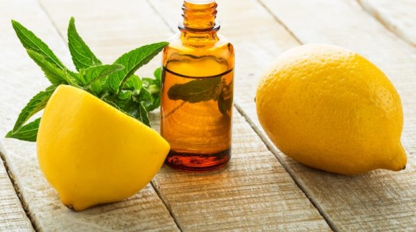 Лимонный сок укрепляет и питает структуру волос