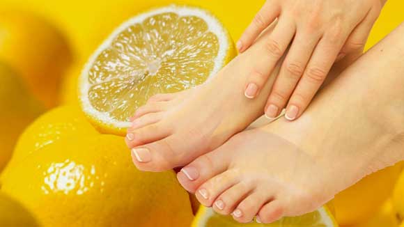 Лимонное масло также поможет в лечении грибка на ногтях
