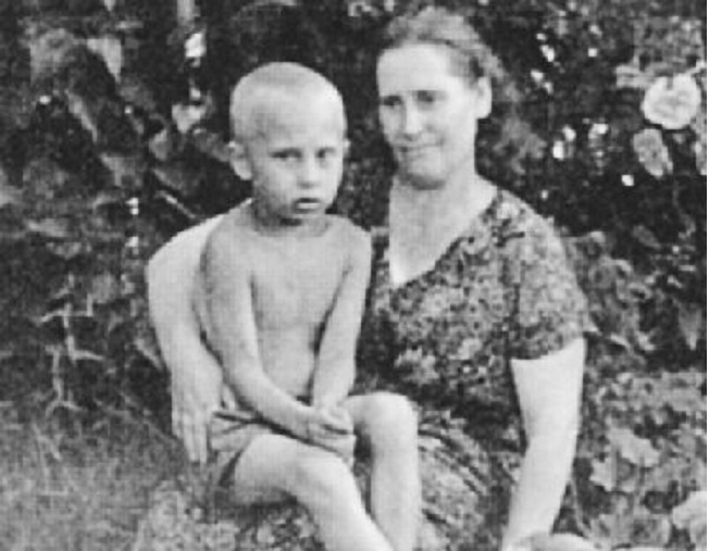 Путин с матерью
