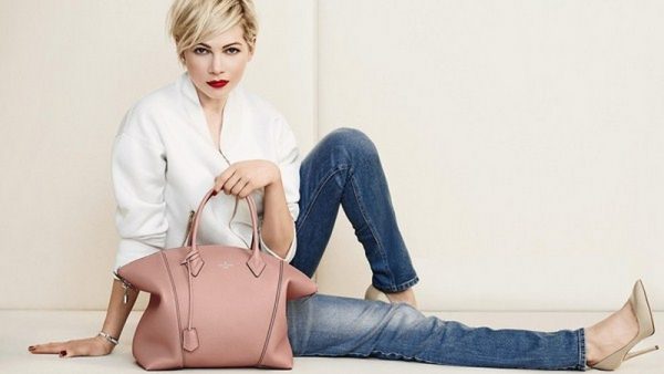 Создавая модный образ не забудьте выбрать красивую сумочку