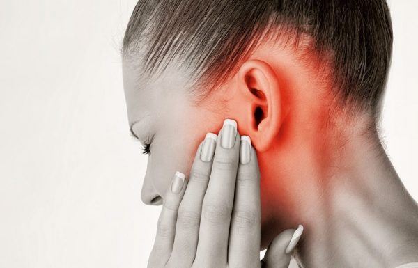 При заложенном ухе могут возникать болевые ощущения