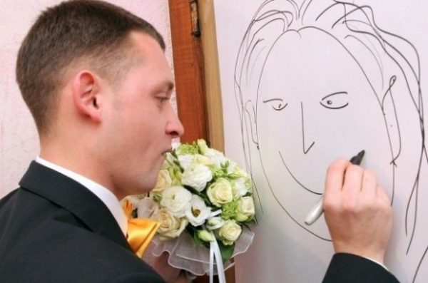 Жених рисует невесту