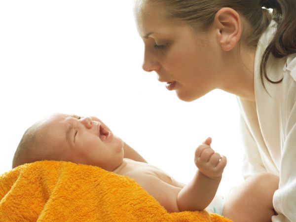Лечение новорожденного должно быть направлено на выведение биллирубина