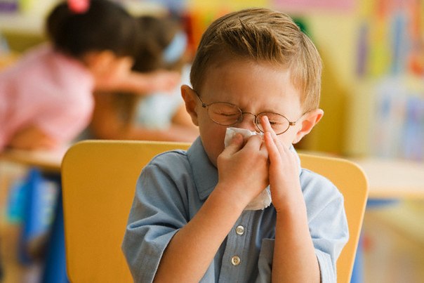 При первых симптомах гриппа оставьте ребенка дома