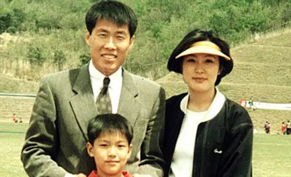 Ли Мин Хо в детстве со своими родителями