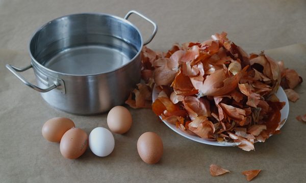 Простой методы окрашивания яиц