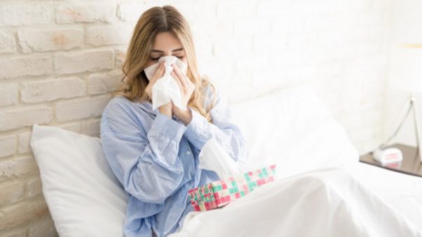 Насморк один из первых симптомов гриппа