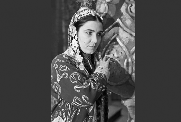 Народная артистка СССР Мая Кулиева в роли Шасенем в опере «Шасенем и Гариб» 