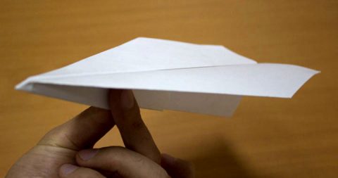 Как сделать из бумаги самолет который летает 100 метров