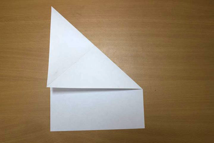 как сделать из бумаги самолет который летает 100 метров