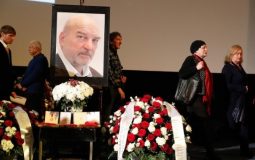Вдова устроила скандал на похоронах актера Петренко