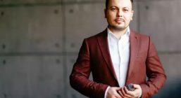 Сумишевский Ярослав: биография, личная жизнь, фото жены