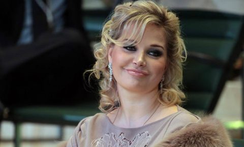 Максакова шокировала поклонников своим откровенным нарядом