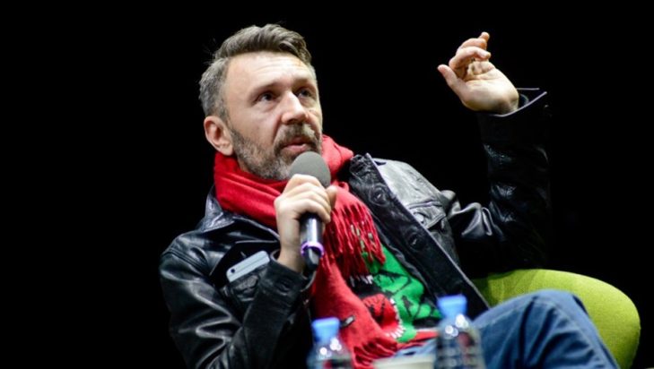 Сергей Шнуров поддержал уволенных проводниц