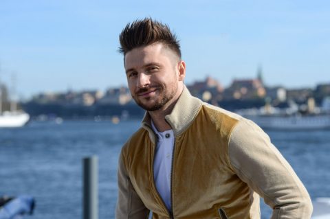 Сергей Лазарев стал продавцом кукурузы