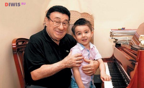 Зураб Соткилава с внуком