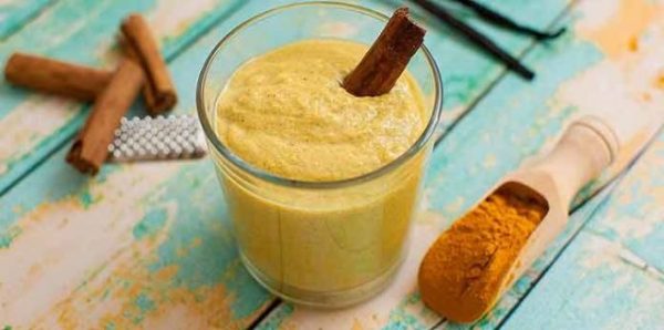 Молочный напиток с добавлением куркумы