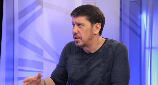Лурье работал помощником депутатов