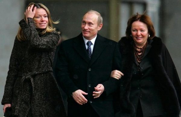 Владимир Путин с бывшей женой и дочерью