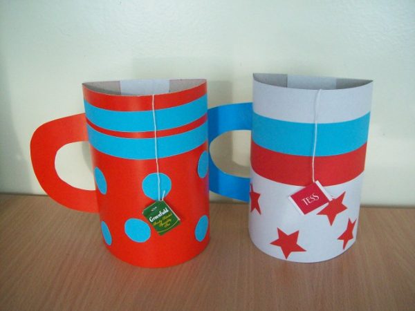 Бумажная кружка с чаем