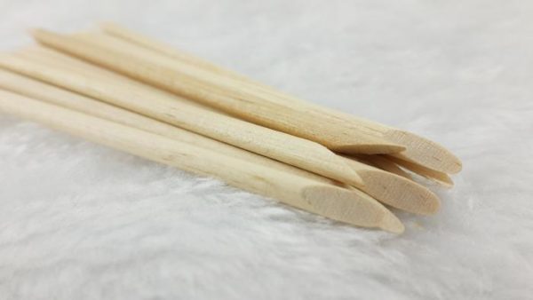 Маникюрная палочка для кутикулы изготавливается из апельсинового дерева