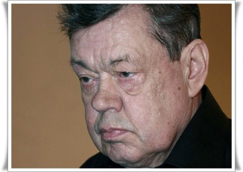 Караченцову собрали три миллиона рублей на лечение