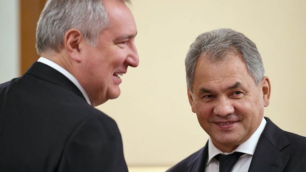 Министр обороны РФ Сергей Шойгу и вице-премьер РФ Дмитрий Рогозин