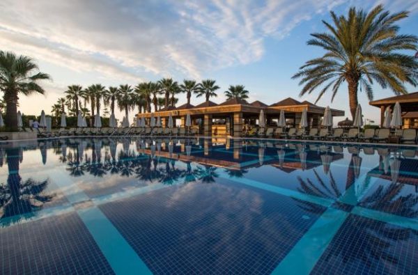 Пятизвездочный отель Crystal Tat Beach & Spa