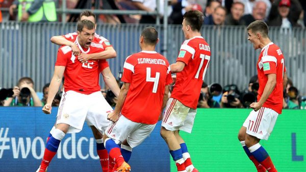 Артем Дзюба забивает гол на Чемпионате мира 2018