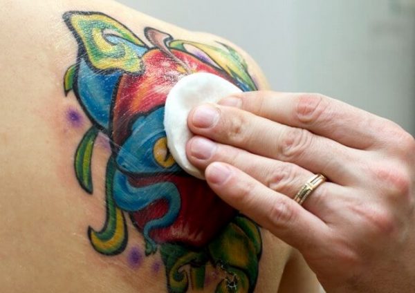 Как ухаживать за татуировкой в домашних условиях