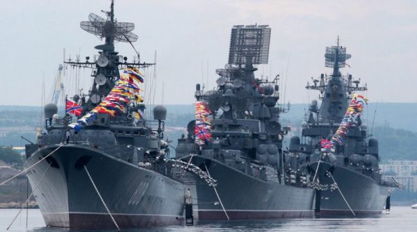 Показ военных кораблей в Севастополе