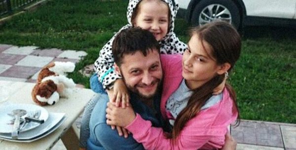 Известный врач до болезни со своими детьми