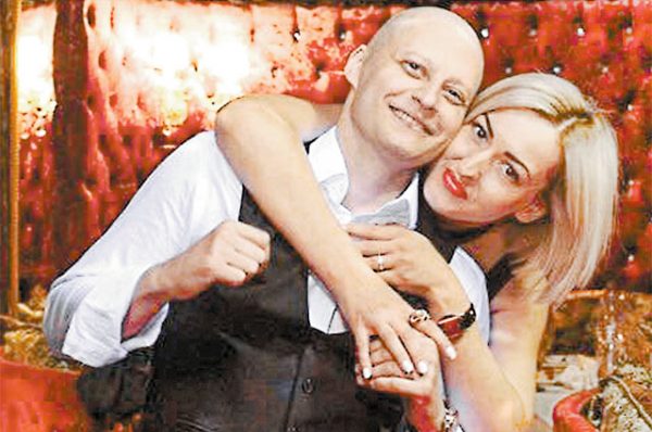 Андрей Павленко со своей женой Аней после химиотерапии