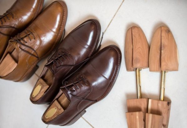 Как растянуть обувь при помощи специальных колодок