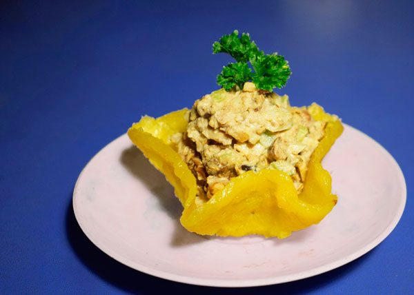 Сырная корзинка с виноградом и фисташками