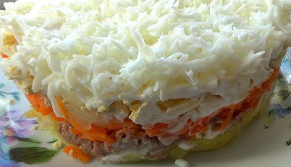 Салат с печенью трески