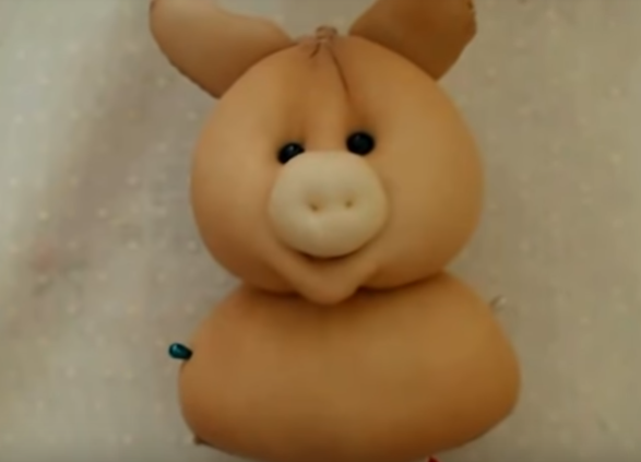 Свинка из капроновых колготок на Новый год 2019