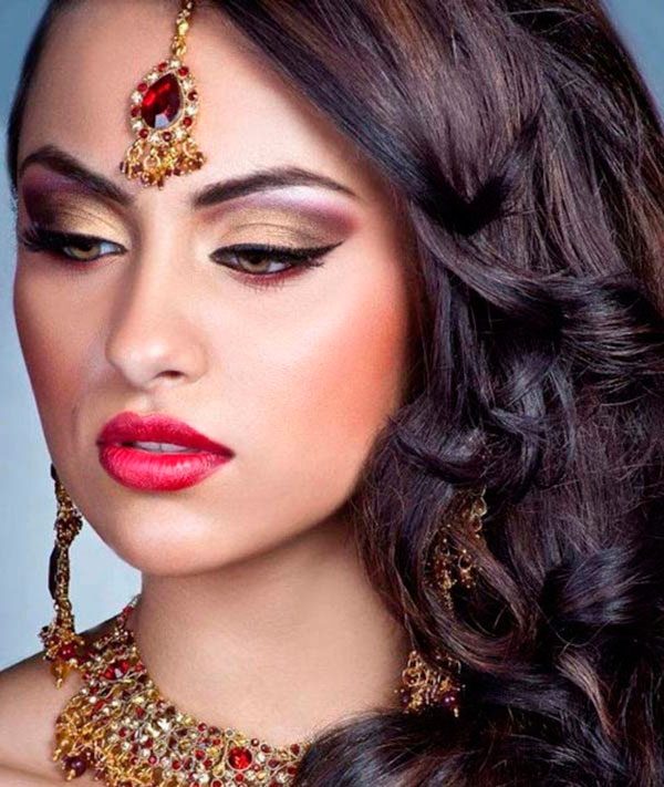 Яркий индийский макияж