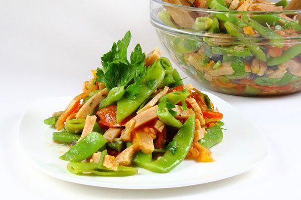 Теплый салат с индейкой и кукурузным маслом