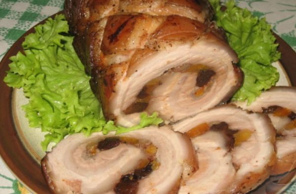 Праздничный мясной рулет