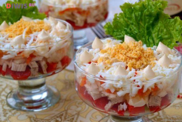 Салат с курицей и яблоком