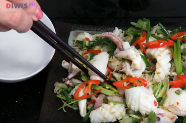 Салаты из морепродуктов на Новый год 2019 - вкусные и простые