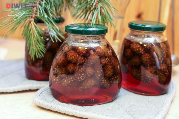Из красных шишек